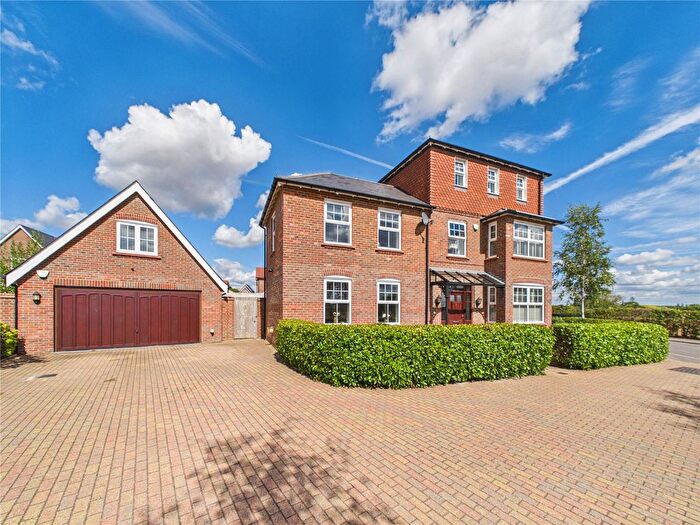 5 Bedroom Detached House For Sale In Papermill Avenue, Hook, Hampshire, RG27