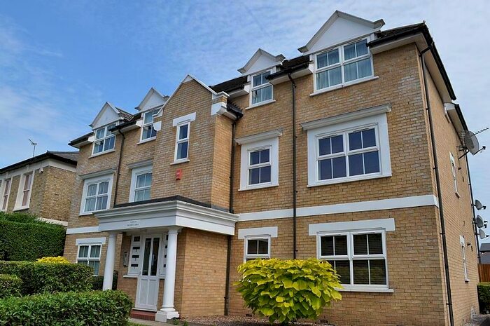 2 Bedroom Ground Maisonette To Rent In Beatrice Lodge, Alexandra Grove, Finchley, N12