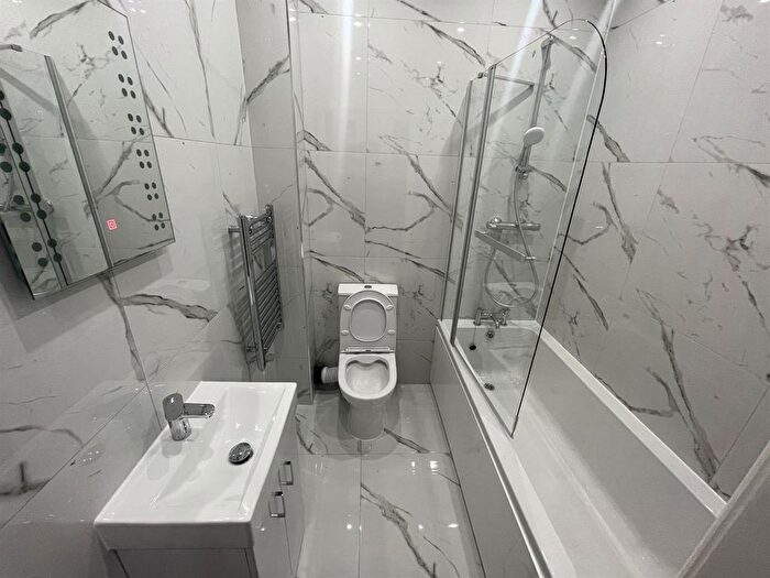 2 Bedroom Flat To Rent In Priory Gardens Clothorn Road, Manchester, M20