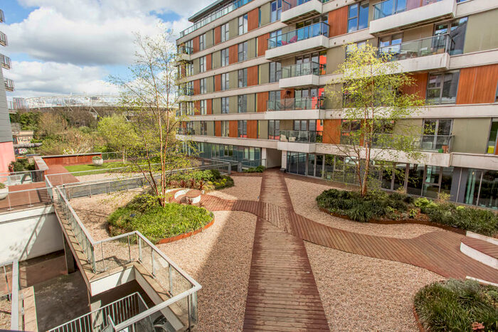 2 Bedroom Flat To Rent In Ink Court, Bow, E3