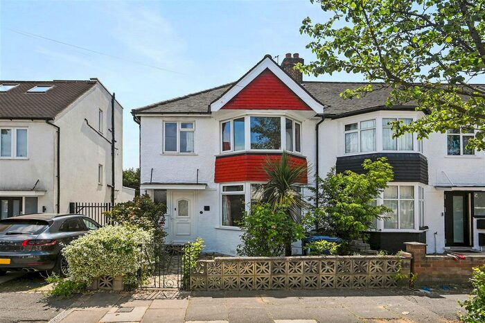 3 Bedroom End Of Terrace House For Sale In Court Way, Acton, London, W3