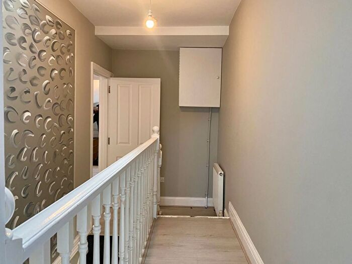 1 Bedroom Flat To Rent In Garratt Terrace, London, SW17