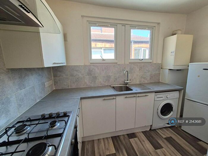 2 Bedroom Flat To Rent In Burford Road, London, SE6