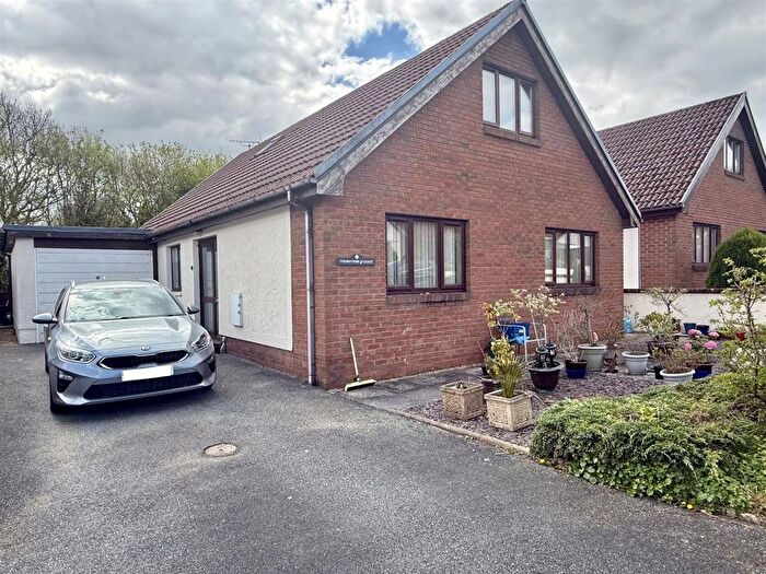 4 Bedroom Detached Bungalow For Sale In Parc Newydd, Foelgastell, Llanelli, SA14