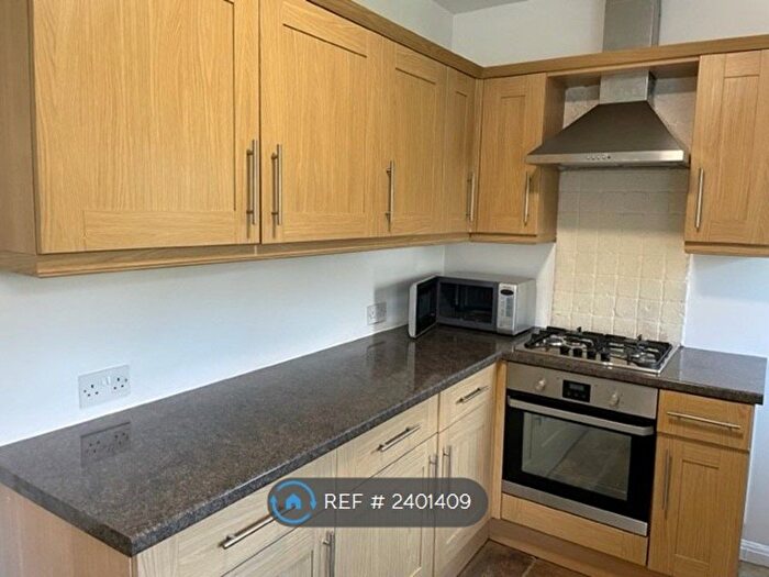2 Bedroom Flat To Rent In Sandringham Drive, Leeds, LS17