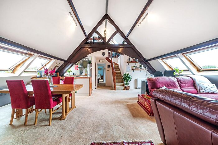 2 Bedroom Flat For Sale In The Avenue, London, W13