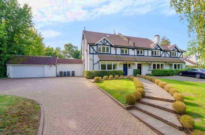 4 Bedroom Semi-Detached House To Rent In Foxley Lane, West Purley, CR8