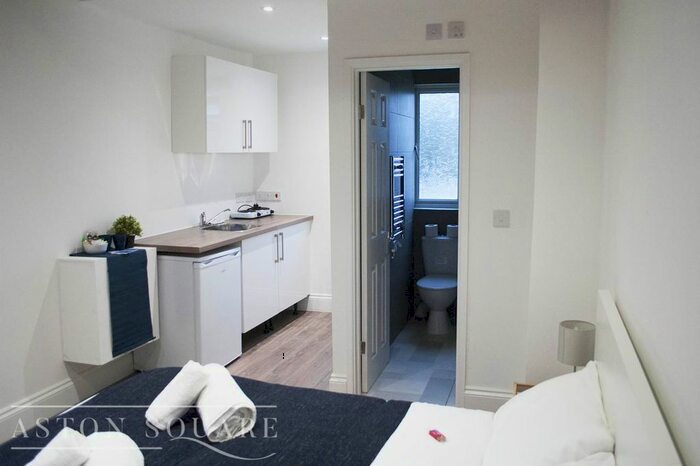 Studio To Rent In West Green Road, London, N15