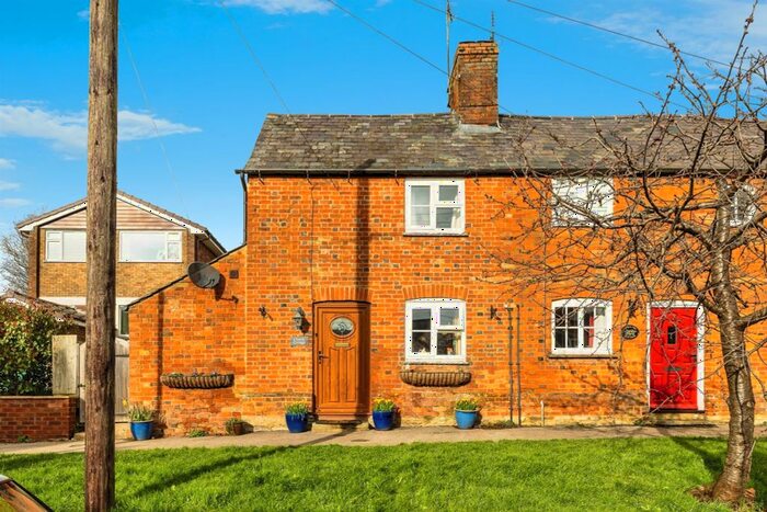 1 Bedroom Property For Sale In Main Street, Gawcott, Buckingham, MK18