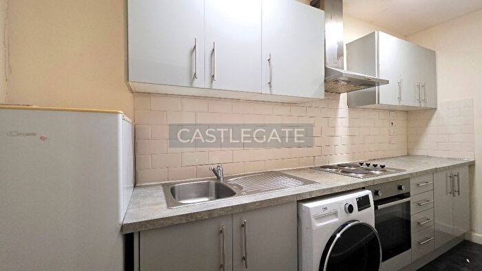 1 Bedroom Flat To Rent In Chancery Lane, Huddersfield, HD1