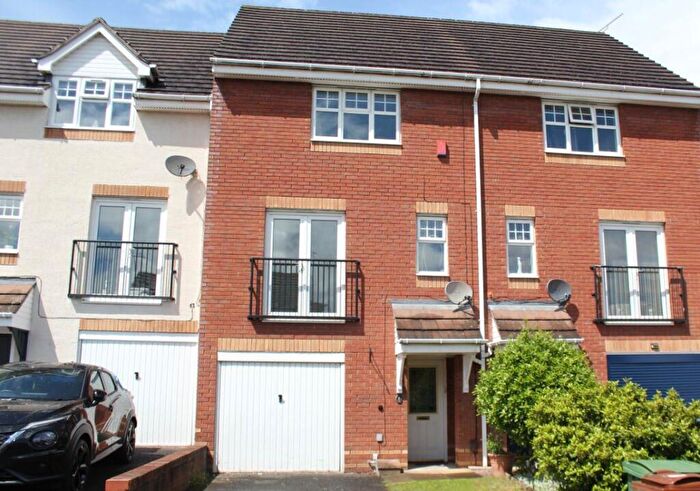 3 Bedroom Town House To Rent In Mahogany Drive, Stafford, ST16