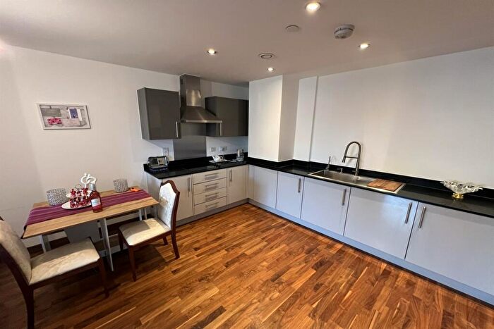 2 Bedroom Flat To Rent In Bedroom St Floor Flat In Southend On Sea, SS1