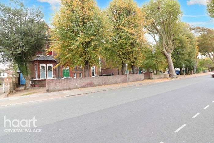 2 Bedroom Flat For Sale In Canadian Avenue, London, SE6