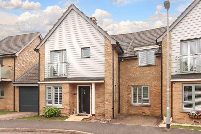 3 Bedroom Semi-Detached House For Sale In Kingcup Avenue, Hemel Hempstead, HP2