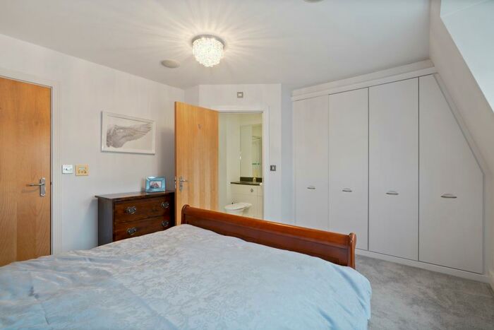 4 Bedroom House To Rent In Castle Mews, Weybridge, KT13