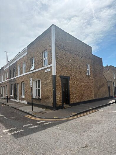 3 Bedroom End Of Terrace House To Rent In Quilter Street, London, E2
