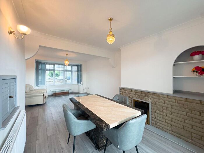 6 Bedroom End Of Terrace House To Rent In Shaldon Road, Edgware, HA8