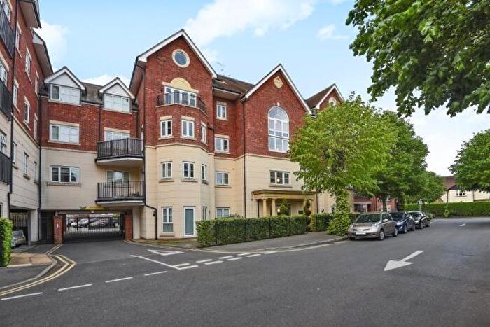 3 Bedroom Apartment To Rent In West Byfleet, Surrey, KT14