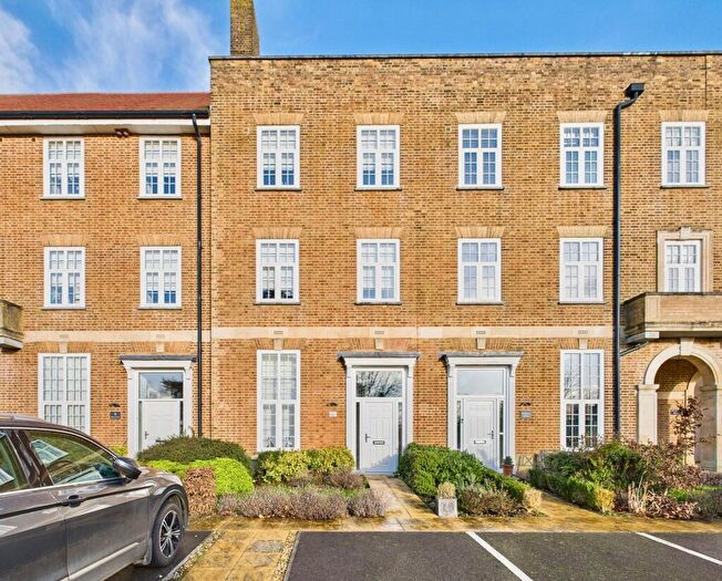 3 Bedroom Town House For Sale In Luytens Court, Upper Rissington, GL54