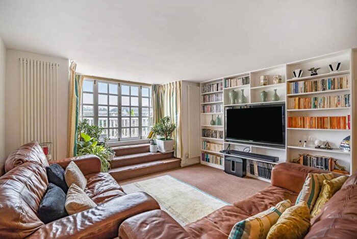 3 Bedroom Flat To Rent In Guildown Road, Guildford, GU2