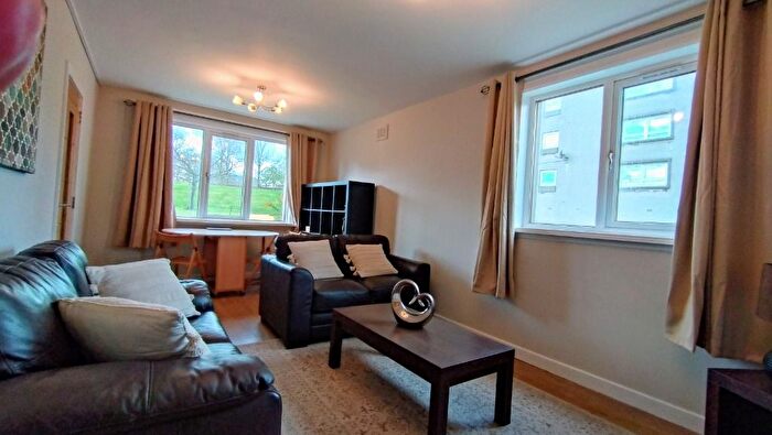 2 Bedroom Flat To Rent In Raeden Crescent, Aberdeen, AB15
