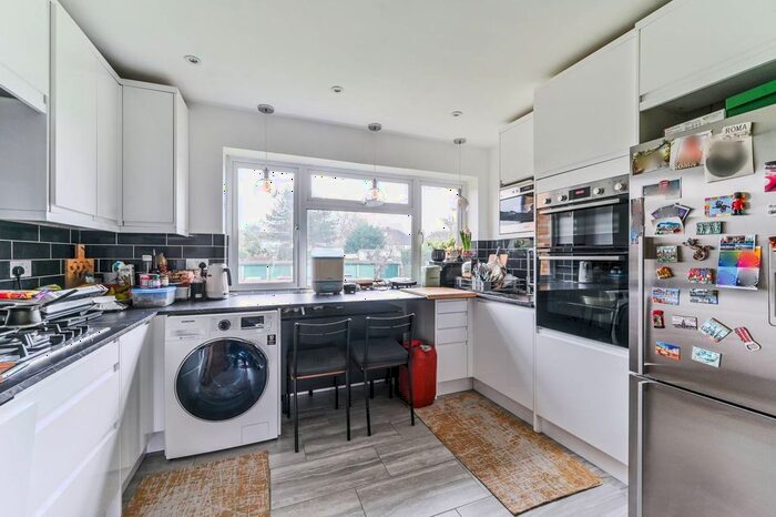 2 Bedroom Maisonette To Rent In Brunswick Road, Sutton, SM1