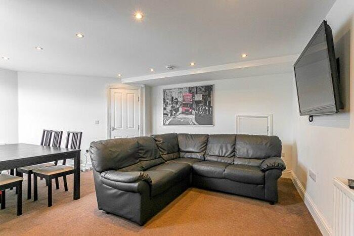 6 Bedroom Maisonette To Rent In Newlands Road, Jesmond, Newcastle Upon Tyne, NE2