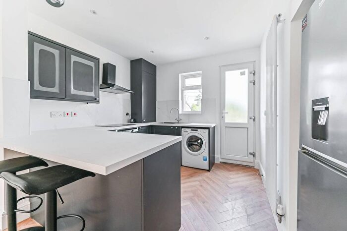 3 Bedroom Flat To Rent In London Road, West Croydon, Croydon, CR0