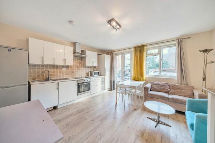 2 Bedroom Flat To Rent In Richmond Way, London, W12