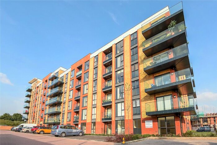 2 Bedroom Flat To Rent In Oscar Wilde Road, Reading, Berkshire, RG1