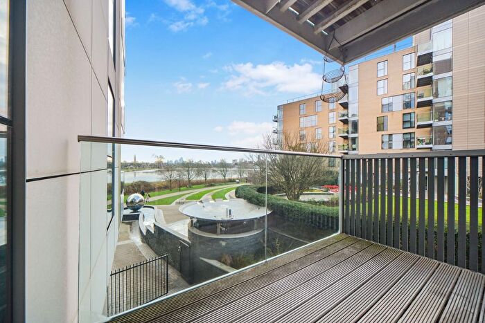 2 Bedroom Flat To Rent In Goodchild Road, London, N4