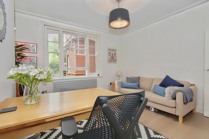 2 Bedroom Flat To Rent In Queen's Club Gardens, London, W14