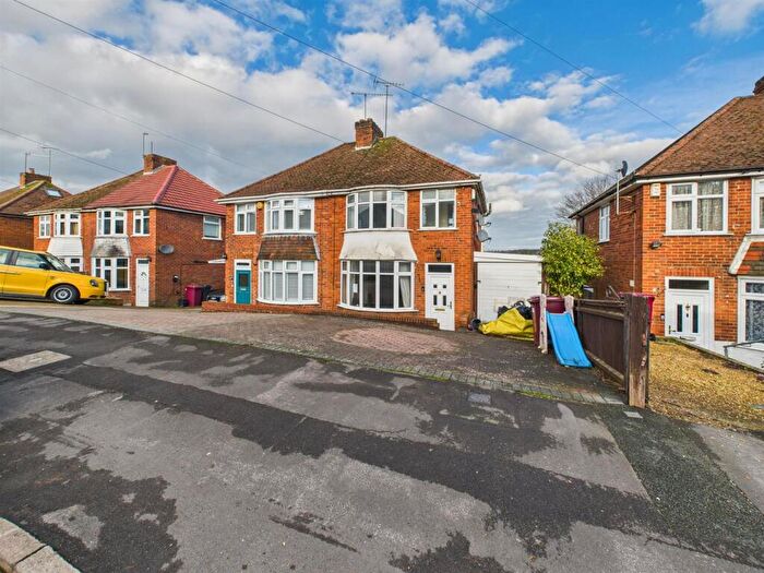 3 Bedroom Semi Detached House For Sale In Rydal Avenue, Tilehurst, Reading, RG30