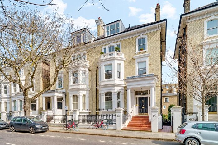 2 Bedroom Flat For Sale In Redcliffe Gardens, Chelsea, SW10