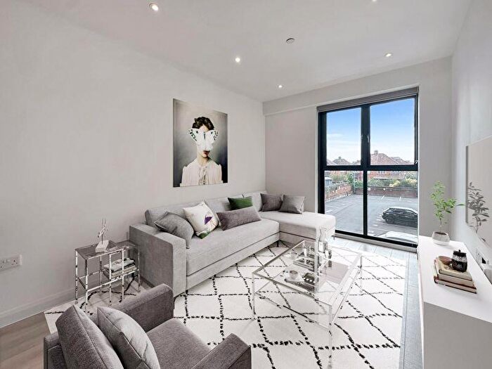 2 Bedroom Flat To Rent In Chesterfield House, Bath Road, Slough, SL1