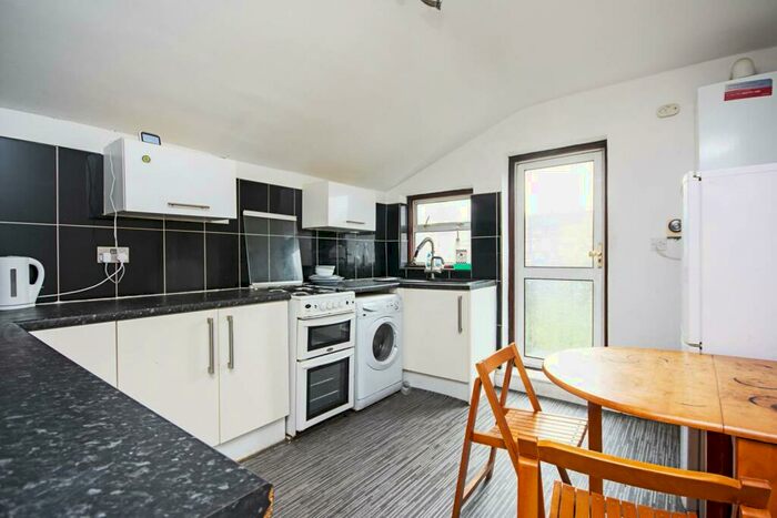 2 Bedroom Flat To Rent In Harold Road, Upton Park, London, E13