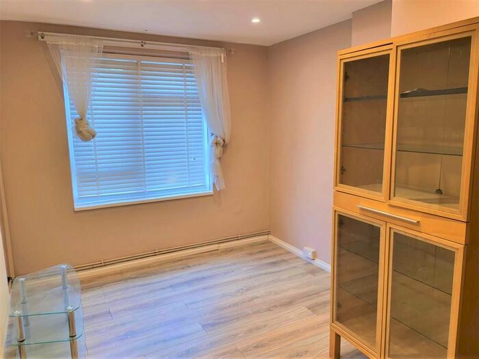 2 Bedroom Maisonette To Rent In Marden Road, Manchester, M23