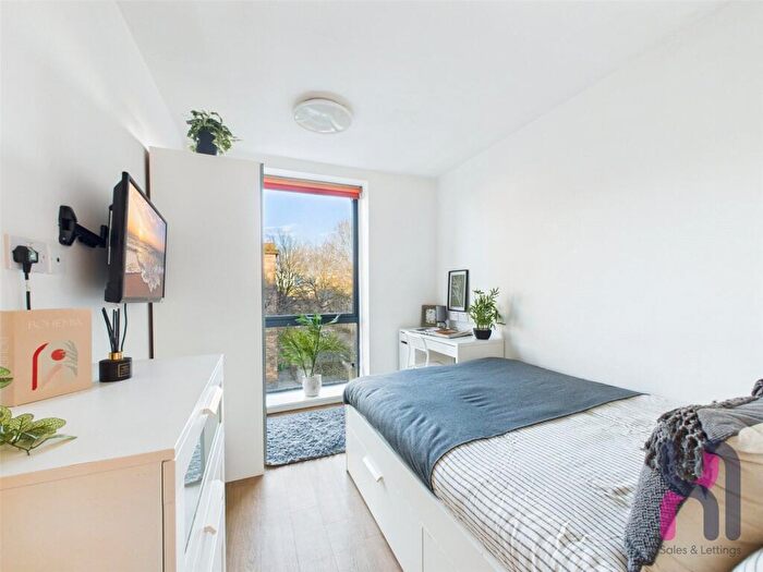 1 Bedroom Flat To Rent In Chapel Street, Salford, M3