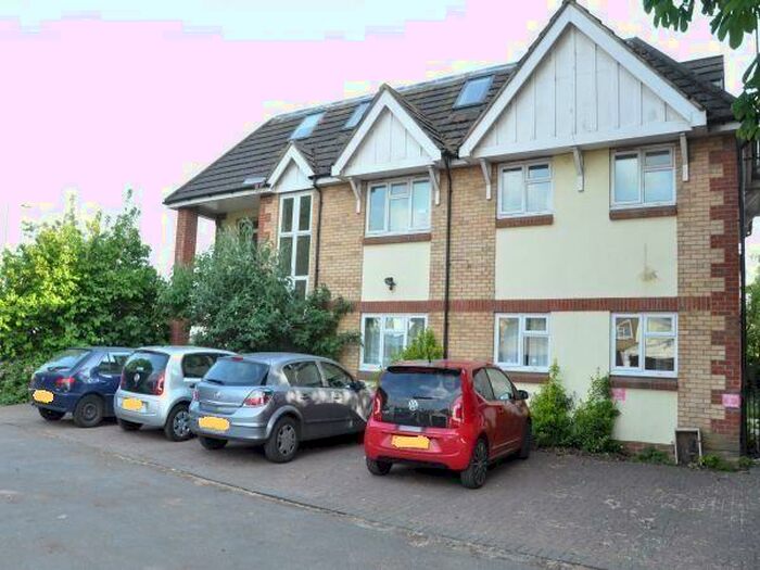 3 Bedroom Flat To Rent In Park House, Pratts Lane, Hersham, KT12