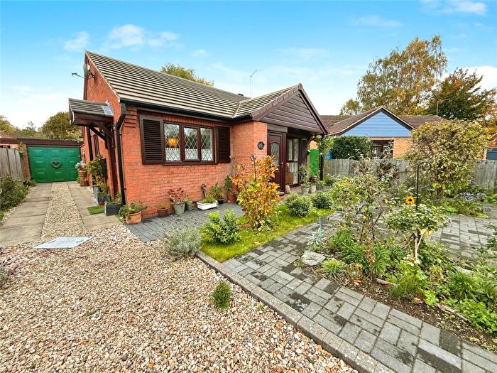 2 Bedroom Bungalow For Sale In Sheraton Close, Lincoln, Lincolnshire, LN6