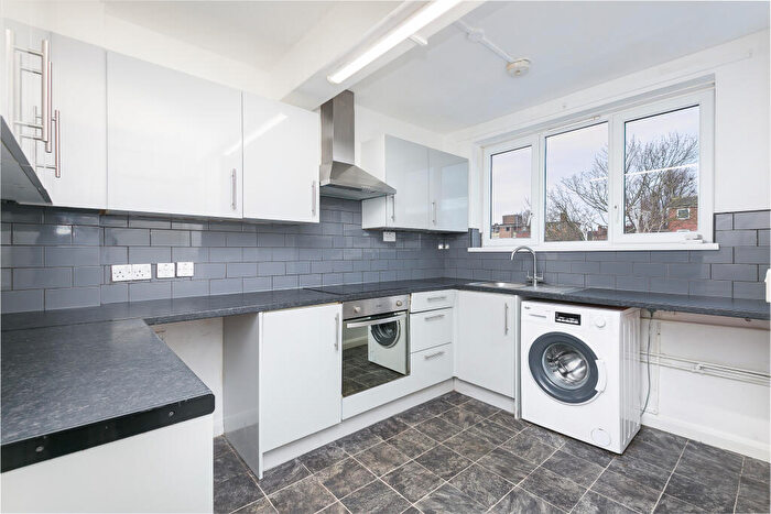 3 Bedroom Flat To Rent In Malpas Road, Brockley, London, SE4