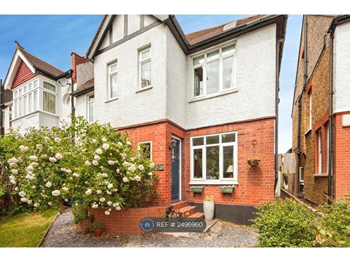 3 Bedroom Flat To Rent In West Norwood, London, SE27