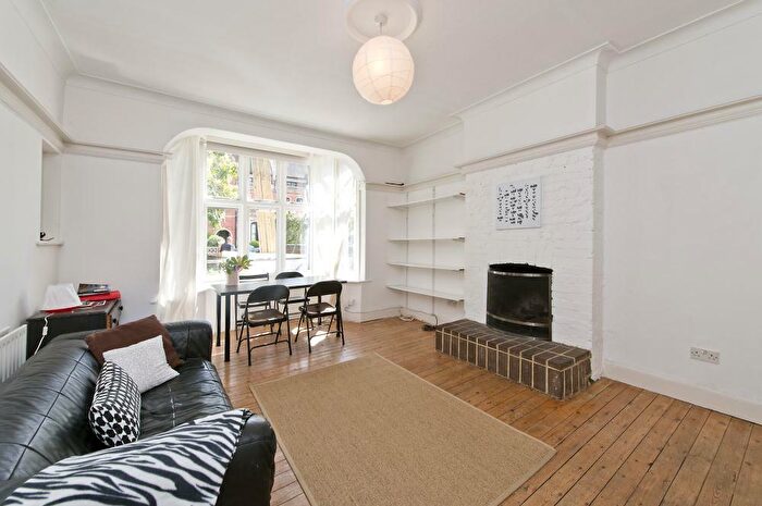 2 Bedroom Apartment To Rent In Nightingale Lane, London, SW12