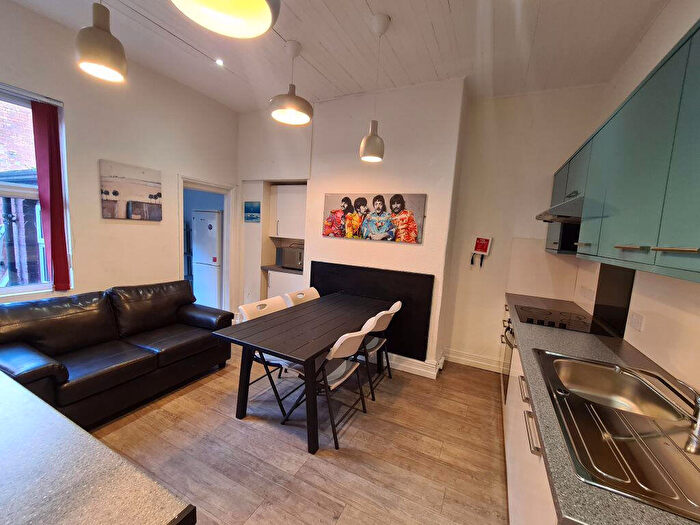 4 Bedroom House To Rent In Norwood Road, Leeds, LS6