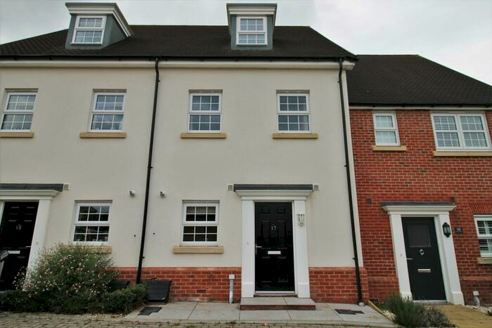 3 Bedroom Town House To Rent In De Montfort Square, Odiham, Hook, RG29