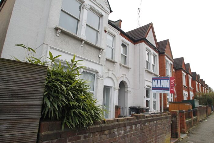 3 Bedroom Flat To Rent In Byne Road, London, SE26