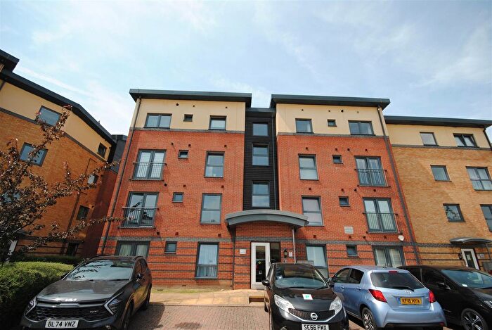 2 Bedroom Flat For Sale In Raven Close, Watford, WD18
