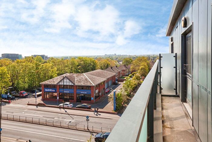 2 Bedroom Flat For Sale In Bath Road, Slough, SL1