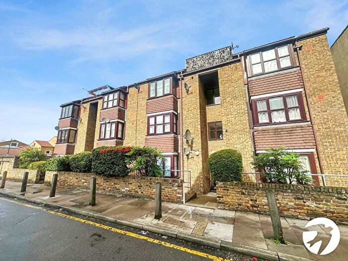 1 Bedroom Flat To Rent In Frances Street, London, SE18