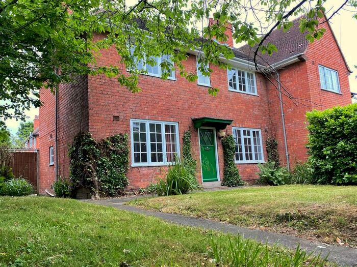 3 Bedroom Semi-Detached House To Rent In Hay Green Lane, Bournville, Birmingham, B30